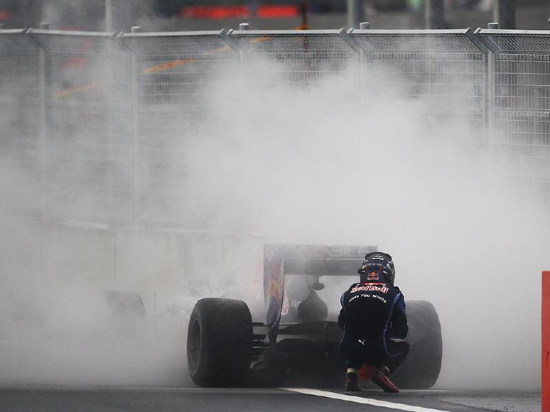 Sebastian Vettel (GER) Red Bull Racing RB6 retires from the lead of the race. Formula One World Championship, Rd 17, Korean Grand Prix, Race, Korea International Circuit, Yeongam, South Korea, Sunday, 24 October 2010