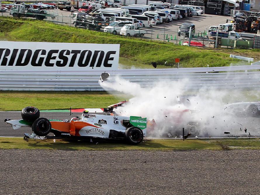 Felipe Massa (BRA) Ferrari F10 and Vitantonio Liuzzi (ITA) Force India F1 VJM03 crash at the start of the race. Formula One World Championship, Rd 16, Japanese Grand Prix, Race, Suzuka, Japan, Sunday, 10 October 2010