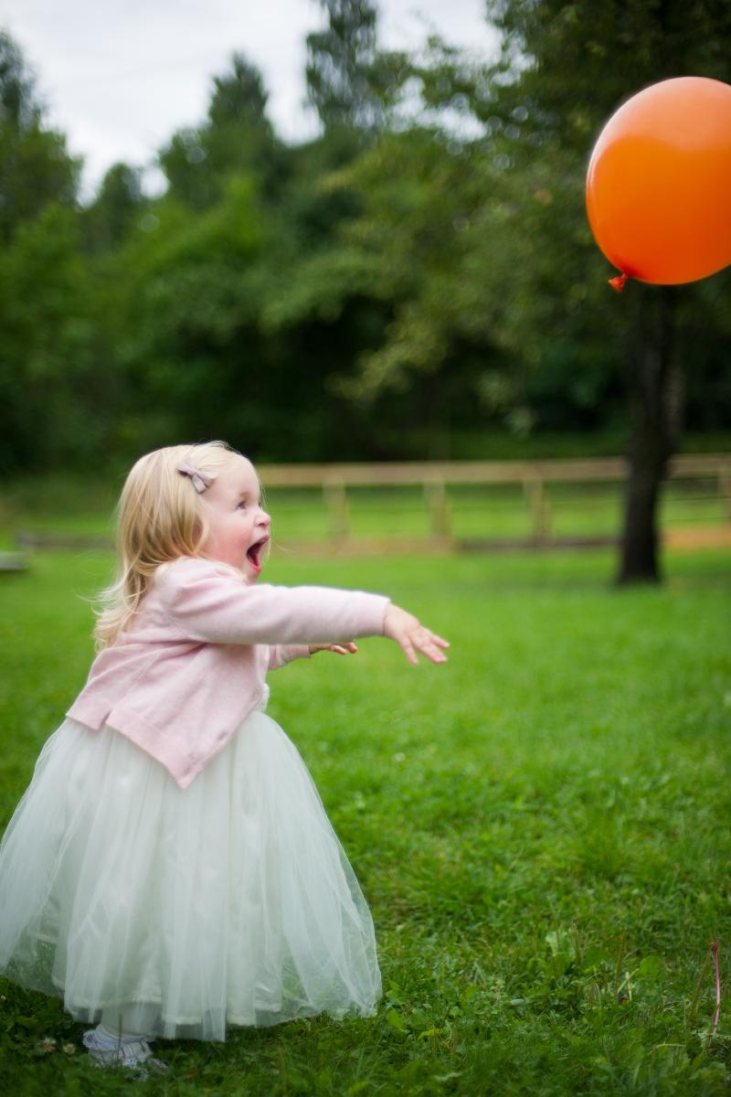 Not old enough to join the party in the evening, but that doesn’t matter. Balloon!"