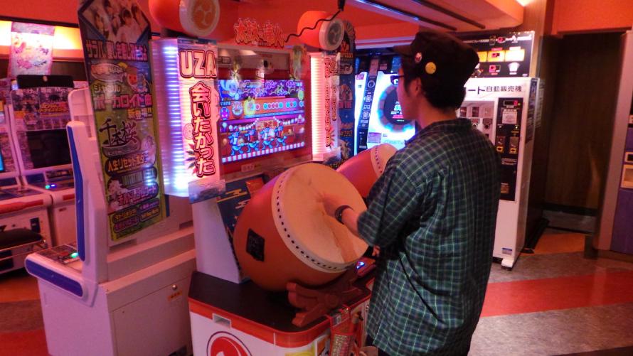 Akihabara had a lot of arcade halls, where you can, among other things, play this drumming game. Exciting!